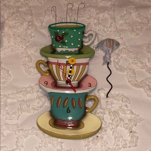 Tea cup clock